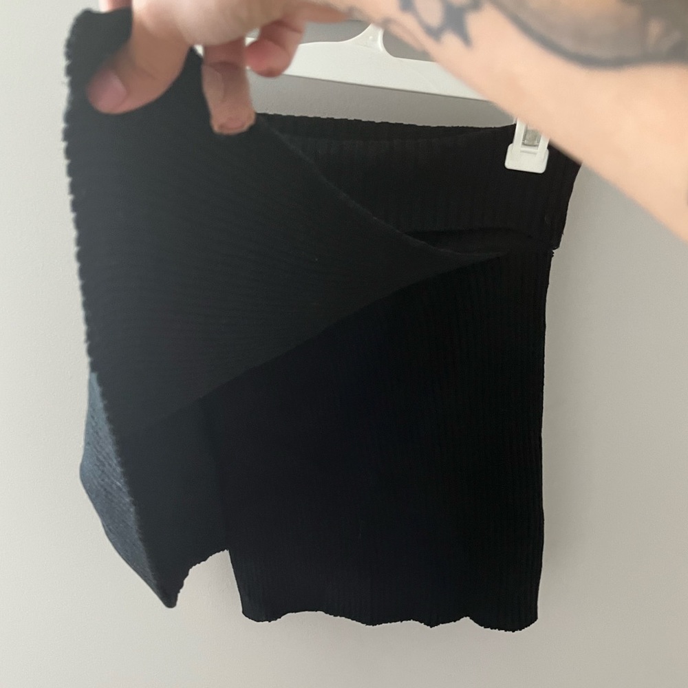 Line & Dot knit mini wrap skirt - Picture 6 of 8